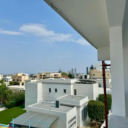 Апартаменты Elegant Penthouse In Лимасол